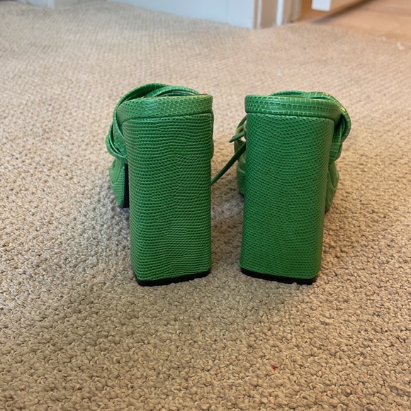 NEVER WORN Nasty Gal Green Crocked 4" Leg Tie High Heels - Picture 8 of 8